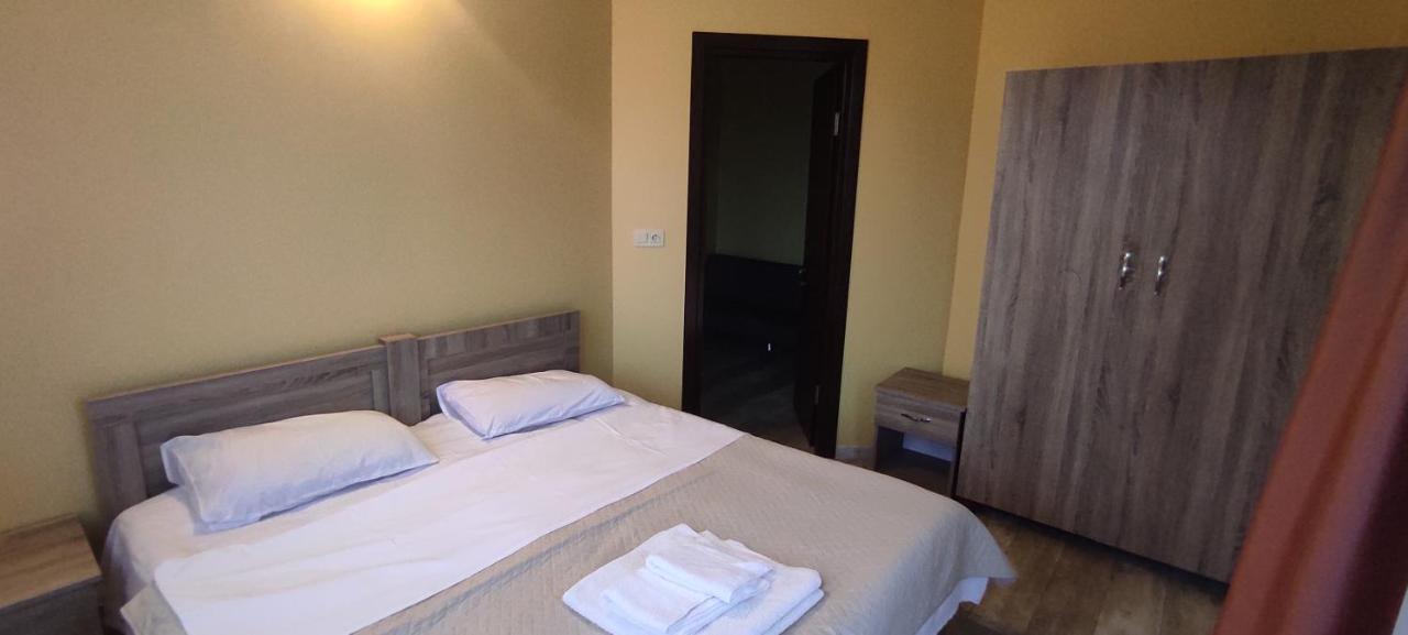 Femily Hotel In Batumi Mareti Str 2 Exterior photo