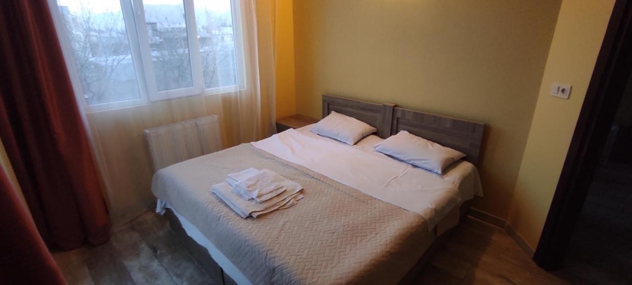 Femily Hotel In Batumi Mareti Str 2 Exterior photo
