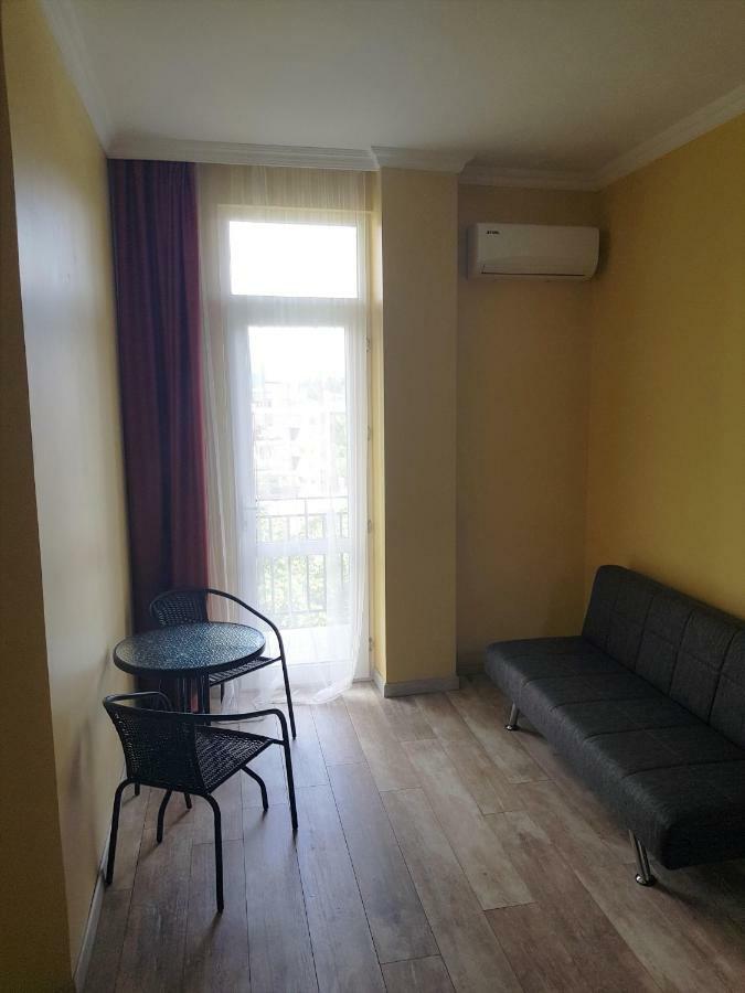 Femily Hotel In Batumi Mareti Str 2 Exterior photo