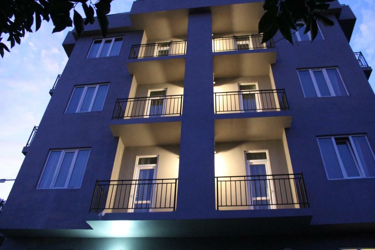 Femily Hotel In Batumi Mareti Str 2 Exterior photo