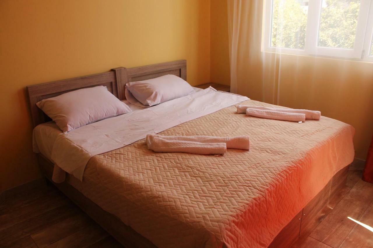 Femily Hotel In Batumi Mareti Str 2 Exterior photo