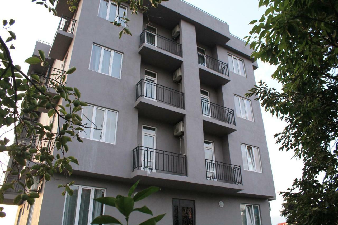 Femily Hotel In Batumi Mareti Str 2 Exterior photo